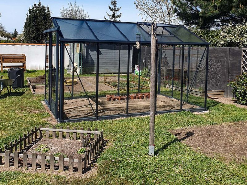 Luxia Lean-to — oranjerie adosată din aluminiu și sticlă securizată, LAMS
