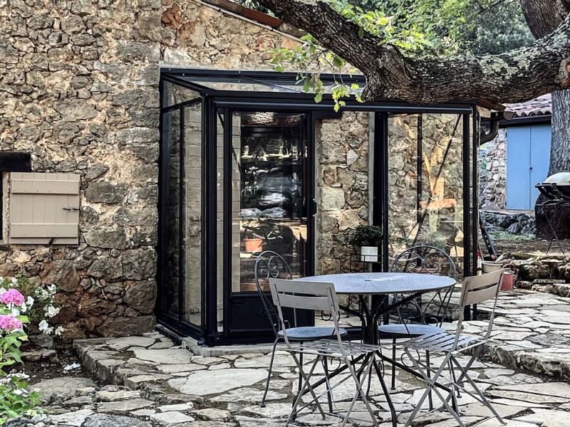 Luxia Lean-to — oranjerie adosată din aluminiu și sticlă securizată, LAMS