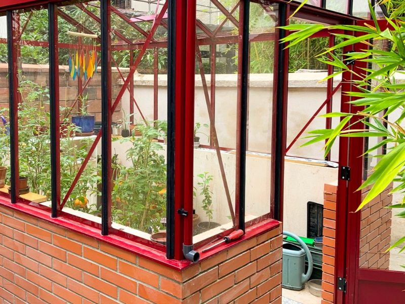 Luxia Retro pe soclu — oranjerie din aluminiu și sticlă securizată, LAMS